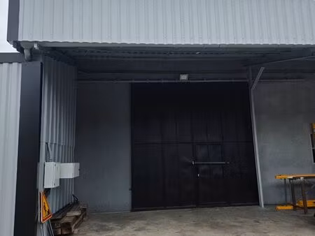 local 130 m2