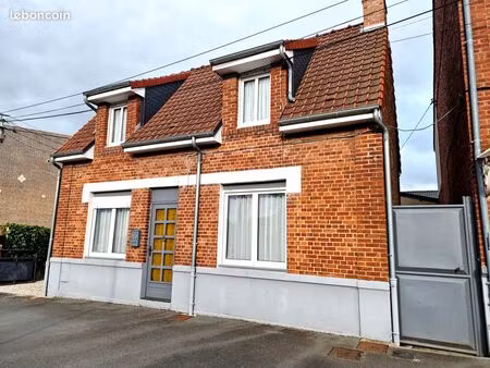 maison individuelle de 76m²  2chambres  passage et cour de 40m²