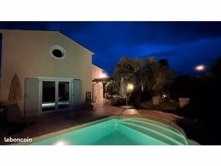 maison en très bon état avec jardin et piscine à pérols  183 m2 / 600 m2
