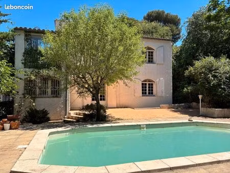 villa familiale 216 m² – 5 chambres  piscine  terrain plat 1 000 m² et fort potentiel