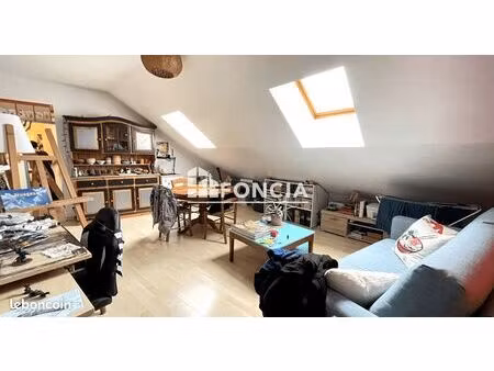 foncia vous propose cet bel appartement plein de charme et atypique