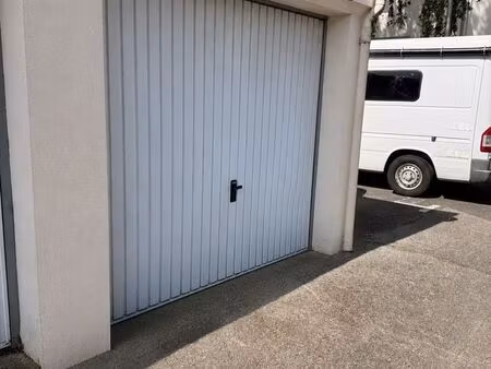garage fermé à vendre – proche gare de vannes
