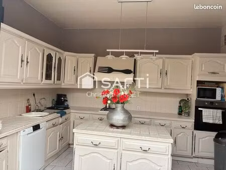 propriété 8 pièces 160 m²