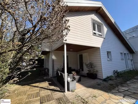 maison 10 pièces 229 m²