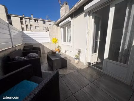 studio meublé avec terrasse