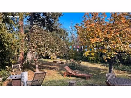 location dans grande maison au vert