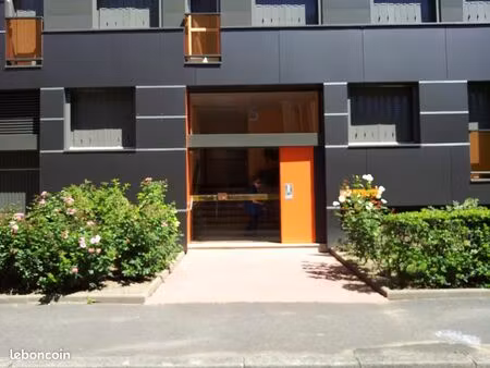 bureaux à louer rue emmanuel chabrier 41m²