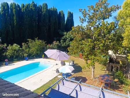 chambre étudiante dans maison avec piscine