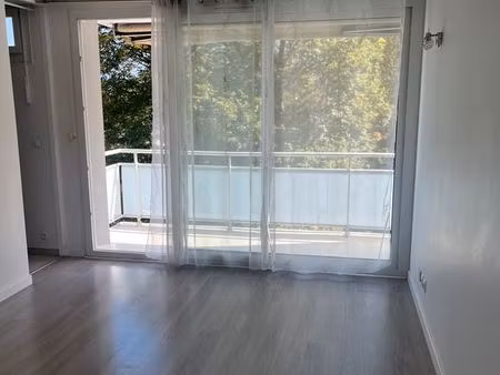 t2 meublé balcon terrasse