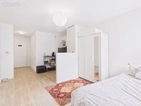 studio 1 pièce 27 m²