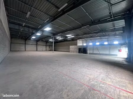 local 1100 m² angers
