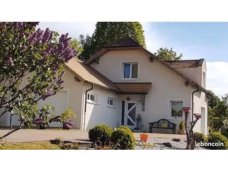 jolie maison sur les hauteurs d'oeting