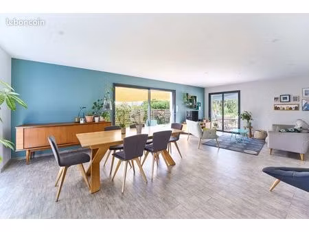 maison 7 pièces 176 m²