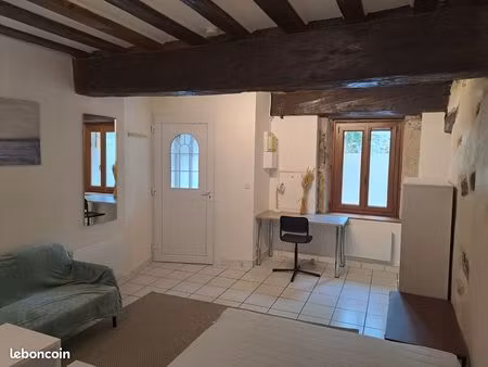 studio meublé - 28m2 très bien situé  au calme