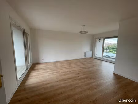 t3 rénové 75 m² – 2 balcons – parking – résidence sécurisée