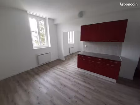 grand et lumineux donnant sur une grande cour 1 chambre