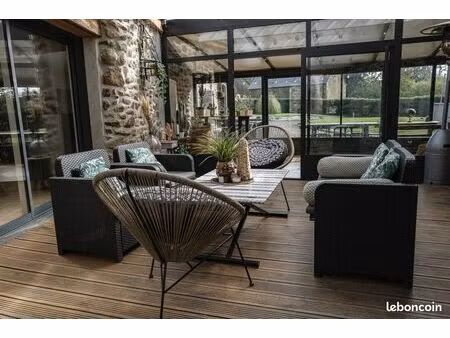 maison en pierre à la campagne