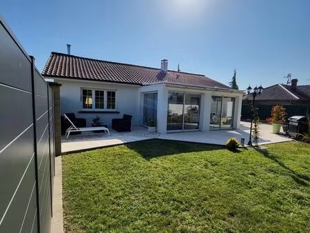 maison familiale avec jardin  véranda et sous-sol complet
