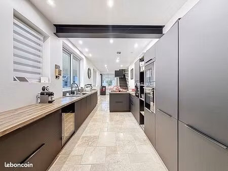 maison de ville 9 pièces 254 m²