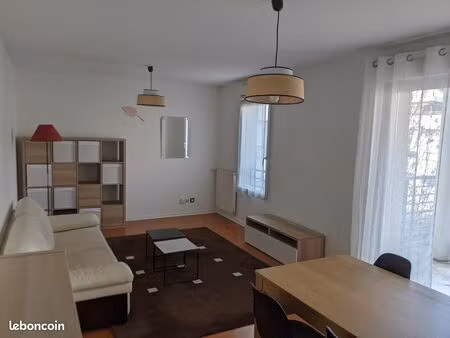 joli t2 meuble de 51 m²  en centre-ville  bien équipé avec balcon et parking