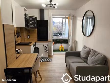 chambre 1 pièce 12 m²