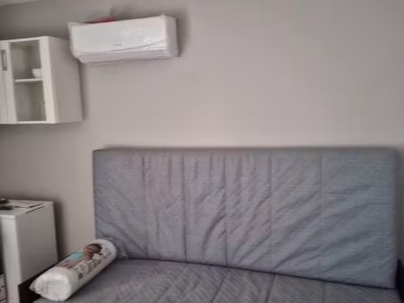 studio totalement rénové et meublé+ clim reversible