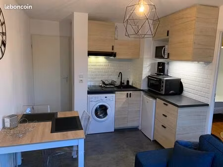 superbe t2 meublé refait à neuf  balcon et parking privé canal du midi