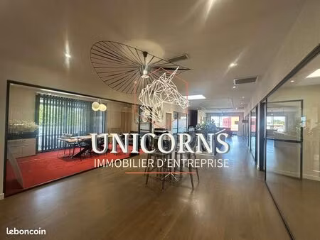 bureaux 946 m²