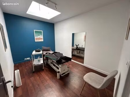 pièce pro de 12m2 à 600 par mois au sein d’un cabinet de kiné