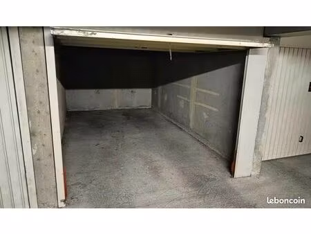 box fermé/garage - beaumarchais echirolles