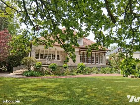 maison 9 pièces 204 m²