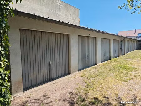 garage fermé sécurisé environ 15 m² – plain pied – terrain fermé