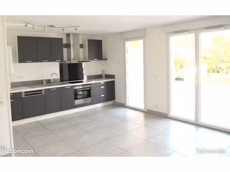 t3 70m² avec terrasse de 15m² et garage fermé