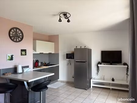 t2 meublé - 42 m2 montpellier hôtel de région rive du lez