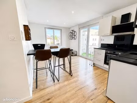 t3 rénové avec grand balcon et parking – voiron