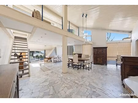 maison d’architecte bourg sur gironde 1969 – 280 m² avec vue sur la dordogne à rafraichir