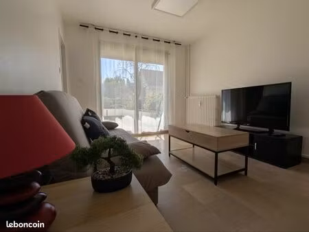 studio rénové + terrasse 30m2 + box fermé