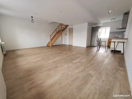 appartement t3 en duplex meublé et refait à neuf de 85m2 en plein cœur d'athis de l'orne