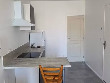 studio meublé  idéalement situé  27m2 au calme  proche centre ville et université