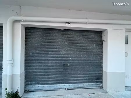 1 garage a louer
