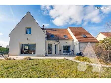 maison 11 pièces 234 m²