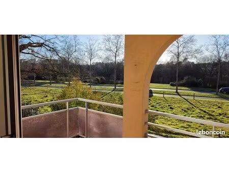 t2 terrasse vue parc de moine