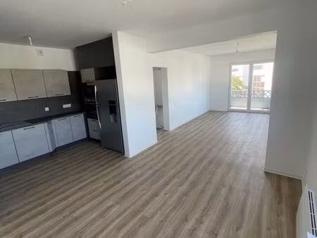 appartement t4 moderne avec balcons – proche gare