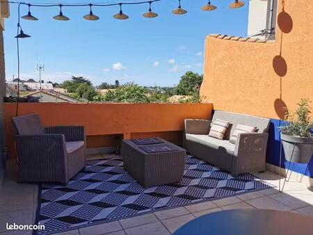 élégant t2 avec terrasse  à deux pas des plages et des commerces