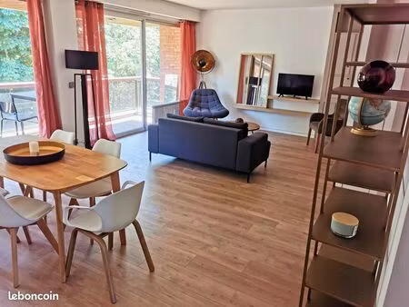 superbe appartement 82 m2 au pied du tram et du métro