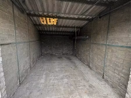 garage / box fermé de 13m² – idéal stockage ou stationnement – corbehem