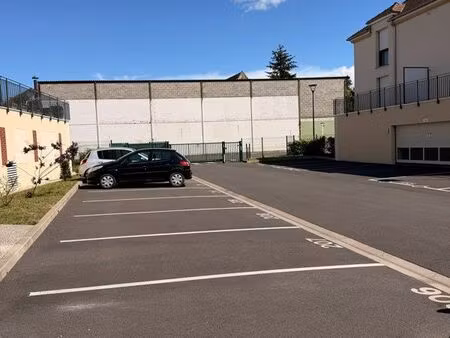 place de stationnement extérieure - sécurisée