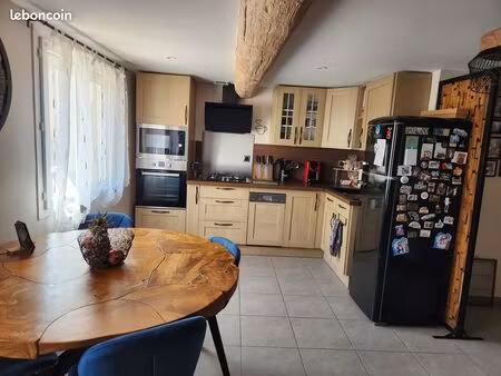 maison avec extérieur