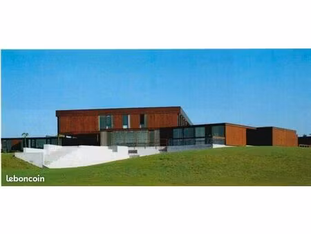 bureaux 2 700 m²