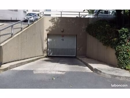 reims courlancy loue garage fermé box de 12m² dans le sous-sol sécurisé d'un immeuble avec